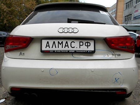 Повреждения на задней части автомобиля Audi A1